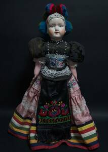 【寂】ハンガリー 民族衣装人形 マチョー刺繍 人形 s60425