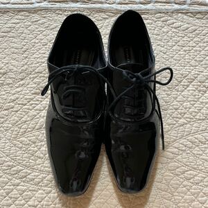 CHARLES &KEITH 紐 シューズ エナメル 黒 ブラック スクエアトゥ 36 23.5センチ オジ靴