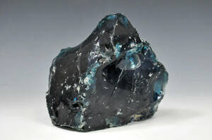 【鉱石】　天然ガラス　ブルー　縦幅：18㎝　横幅：20㎝　厚み：12㎝　重量：4.7㎏　●　硝子　天然石　240518-3