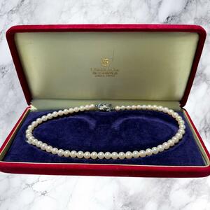 MIKIMOTO ミキモト　あこや真珠　パールネックレス　Mチャーム　照り　ツヤ　箱付き　pearl　necklace