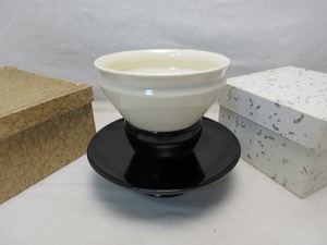 I07330 【 ほぼ未使用 茶道具 木製黒塗 天目台 天目茶碗 陶印 2点セット 紙箱 】 検) 煎茶道具 茶懐石 盞托 茶席 献茶 盃台 茶事 托盃 ⅱ