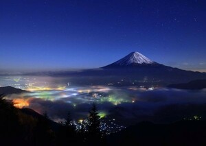 星空の富士山と夜の雲海 湖畔の夜景 霧 絵画風 壁紙ポスター A2版 594×420mm はがせるシール式 042A2