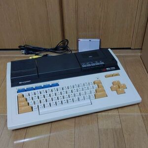 【動作品】SHARP MZ-700の本体　シャープ