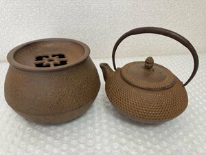 未使用品 ★ 南部鉄器 茶こぼし 急須 2点セット 松笠摘 松ぼっくり 霰 アラレ 南部刻印 伝統工芸 藤477