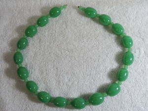 緑石ネックレス・サイズ約:13-16ミリ玉・長さ約：400ミリ・93g・レディース・金具欠品