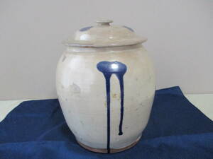 石見焼の壺 : 陶磁器・漬け物等の容器・蓋付き・工芸品・民芸品・陶芸