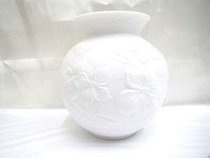 ◎K77361-1:KAISER カイザー 花瓶 カイザーポーセレン ドイツ製 白磁 花模様 花入 壷 花器 フラワーベース 中古