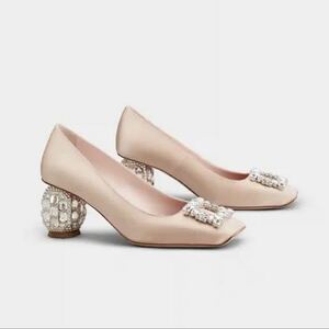 Roger Vivier ジュエルヒールストラス バックル サテン パンプス　サイズ38 24.5cm相当　ロジェヴィヴィエ　rosa ベージュピンク系