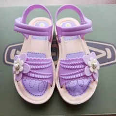 お花つき紫色ストラップサンダル☆女の子　靴　18cm