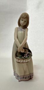 ☆リヤドロ お花の宝物☆No.5605 陶器人形女の子 置物 LLADRO