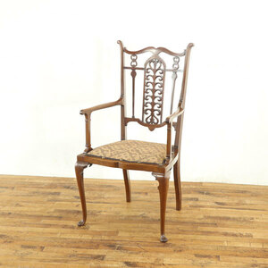 英国アンティーク 肘掛け椅子 アームチェア 背もたれの見事な透かし彫り ヴィクトリアン チェア アンティーク家具 イギリス 70403