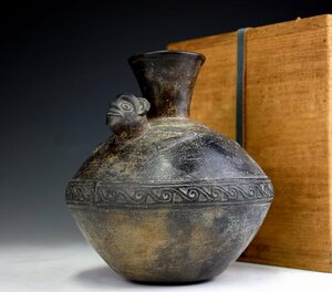 【蔵c8687】古代美術　十三世紀　猿紋黒陶壺　チム期　保存箱