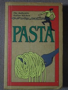 The Authentic Italian Kitchen: Pasta / La Pasta, Regina della Tavola　ソフトカバー　Strawpaper Press　英語版