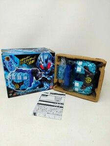 ●未使用●BANDAI 仮面ライダービルド 光る 鳴る 変身凍拳DXグリスブリザードナックル　　　　　　E-①　S