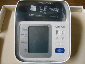 オムロン　上腕式血圧計　ＨＥＭ-7310(カフ収納)