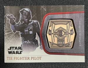 TOPPS STAR WARS THE FORCE AWAKENS TIE FIGHTER PILOT MEDALLION #M-49 メダリオン入りカード