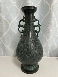 骨董品　伝統金属工芸 古銅 古玩 鋳銅 双耳花瓶　フラワーベース 高さ30cm×幅20cm 重さ2kg