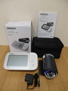 OMRON / オムロン　上腕式血圧計　HCR-7502T　美品