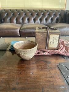 【楠】The 古唐津茶碗とも言うべき伝世の桃山時代 米はかり 奥高麗茶碗 伝世箱 茶箱、茶籠にも