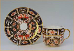 　R・C・ダービー　　＝　　　金彩　・R　大カップ＆ソーサー　 　(1級品)　　IMARI　=2451