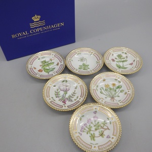 1円〜 Royal Copenhagen ロイヤルコペンハーゲン フローラダニカ 小皿 6点 箱付き 食器 金彩 手描き ロイコペ 食器 4-2654327【O商品】