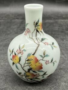 r6032513 中国古玩 花瓶 唐物 花入 中国美術 色絵花器 乾隆年製　一輪挿し