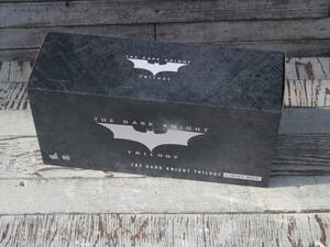 n10043 バットマンロゴ THE DARK KNIGHT TROLOGY HOT TOYS LIGHT BOX ウォールライト 100サイズ 0512