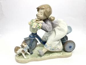 TM/ LLADRO リヤドロ 5679 IN NO HURRY　猫 少女 自転車 花 人形 フィギュリン 陶器 置物 0913-1