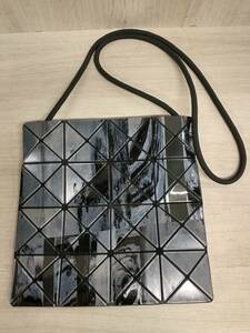 BAO BAO ISSEY MIYAKE バオバオ イッセイミヤケ グラヴィティペイント 4×4 ブラックグレー レディース ショルダーバッグ