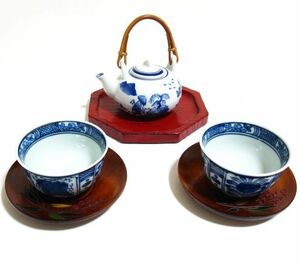 急須 湯呑み２客のセット 茶托付き 似ている陶器を上品な感じにセット。