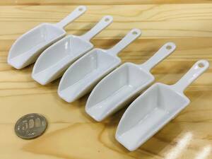 【昭和レトロ・新品・未使用】とても珍しい 陶磁器製 タッパーウエア 粉スクープ、白色、全長約11.5センチ 巾約3.5センチ、5点まとめて