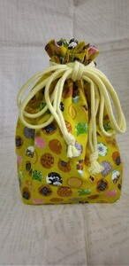 巾着袋　お弁当袋　お煎餅おかきと猫の柄　ハンドメイド　オリジナル　手作り商品　裏は白地花柄　マチ付き　アクリル紐