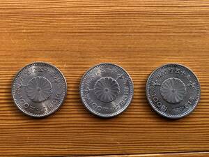 御在位五十年　100円記念硬貨　3枚