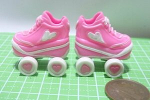 ☆0236☆リカちゃん　小物　靴　ローラースケート　白×ピンク　 ハート柄☆ローラーシューズ　スポーツ　ミニチュア　人形用