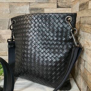 1円【至高の逸品】BOTTEGA VENETA ボッテガヴェネタ クロスボディバッグ ショルダーバッグ レザー イントレチャート ブラック系 メンズ