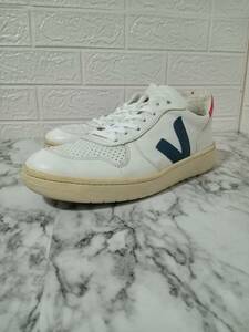 【美品】VEJA ヴィジャ 定価29000円 サイズ27㎝　海外セレブで人気色ホワイト　お洒落セレブ御用達　オーガニック素材