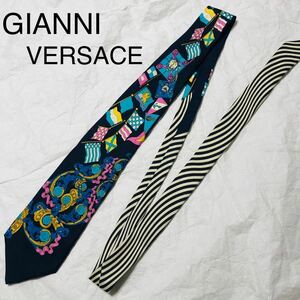 ■表面美品■希少デザイン■GIANNI VERSACE ジャンニヴェルサーチ　ネクタイ　国旗　シルク100% イタリア製　マルチカラー