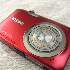 Nikonデジカメ【COOLPIX】A100／SD2GB+バッテリー付き／有効画素数2,005万画素／ニコン／コンパクトデジタルカメラ／コンデジ／写真／撮影