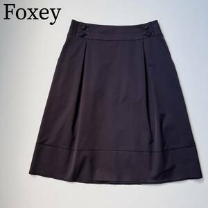 美品FOXEY NEW YORK フォクシーニューヨーク　フレアスカート タック　膝丈スカート 日本製　ストレッチグログラン レディース　ネイビー