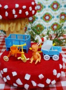 【OM585】昭和レトロポップ赤ちゃんセットベビー人形乳母車ベビーカーロッキングホース三輪車ままごと玩具