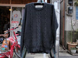 美品！日本製　DENIME（ドゥニーム）　ケーブ柄の黒いニットセーター　サイズL?