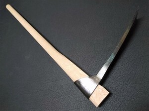 越後三条 近藤農具製作所 タケノコ鍬(柄付き約2.34kg 頭の全長約345mm 刃厚約20mm) 鋼付き たけのこ鍬 タケノコ堀