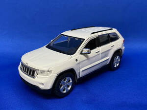 1/24 ジープ グランドチェロキー ミニカー Jeep Grand Cherokee WK 2011 Maisto マイスト ホワイト グラチェロ 1:24 