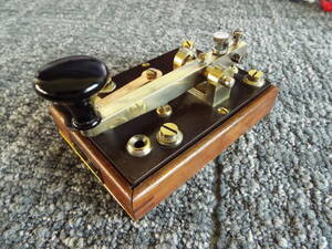 出品者より古い1952年沖電気製古い電鍵です。