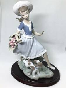 リヤドロ LLADRO 子犬とかけっこ 4920　花束 少女 犬 花かご 花 陶器人形 置物 陶器 フィギュリン 高さ27cm インテリア 台座付き