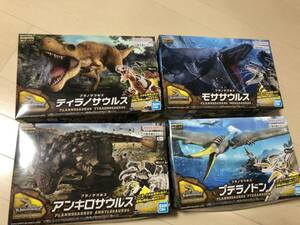 プラノサウルス4個セット　3個未組立1個組立済　ティラノサウルス☆モササウルス☆アンキロサウルス☆プテラノドン