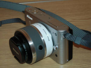 Nikon 1 J1　1 NIKKOR VR 10-30mm F3.5-5.6付　純正ケース付　動作品