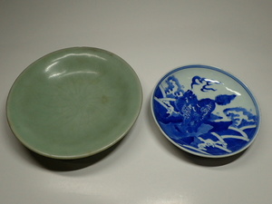 時代 中国 青華 麒麟図 皿 青磁 蓮陰刻皿 二枚まとめて 古染付 唐物
