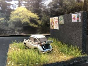 錆塗装 1/64 スバル360 昭和レトロな風景 旧車 自作ジオラマ完成品 ケース付