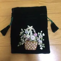 リボン刺繍 深緑の花かご柄の巾着ポーチ